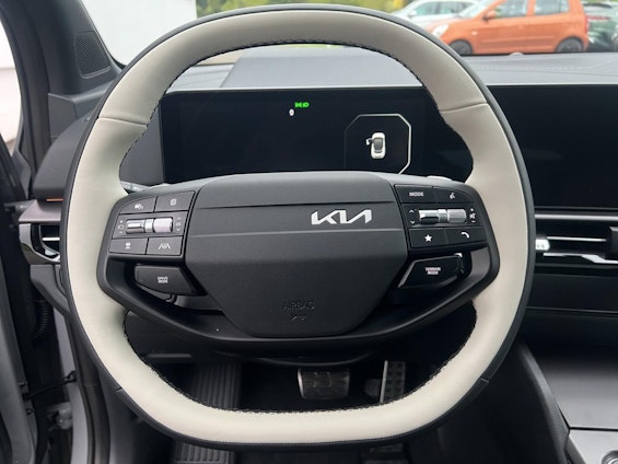 Vehicle image 11 Vehicle image 11