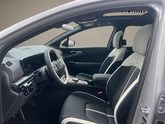 Vehicle image 8 Vehicle image 8