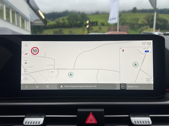 Vehicle image 13 Vehicle image 13