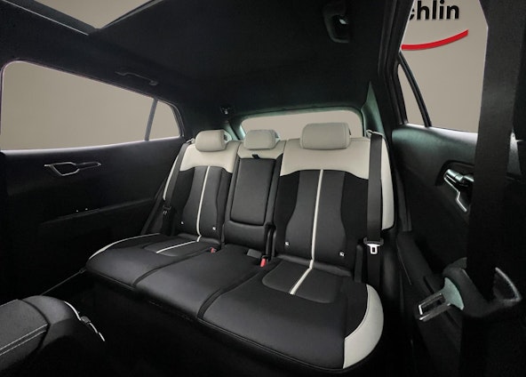 Vehicle image 17 Vehicle image 17