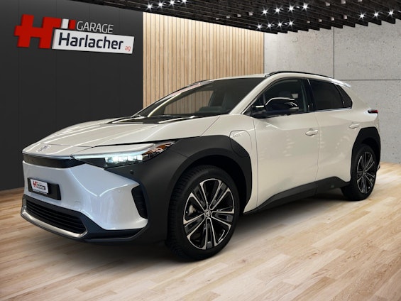 First vehicle image