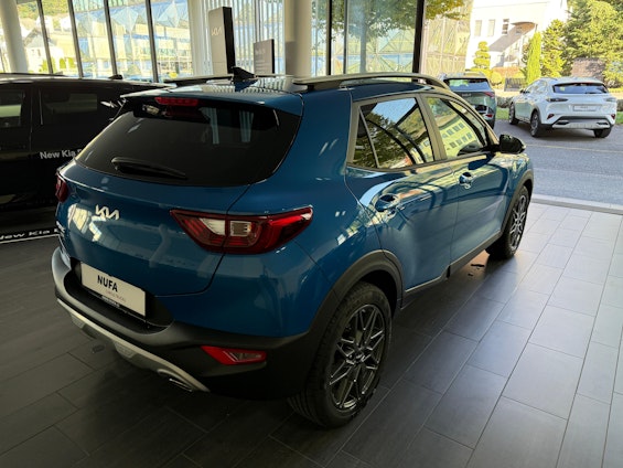 Vehicle image 4 Vehicle image 4