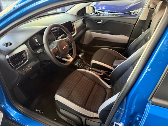 Vehicle image 8 Vehicle image 8