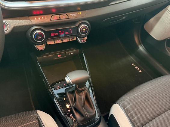 Vehicle image 15 Vehicle image 15