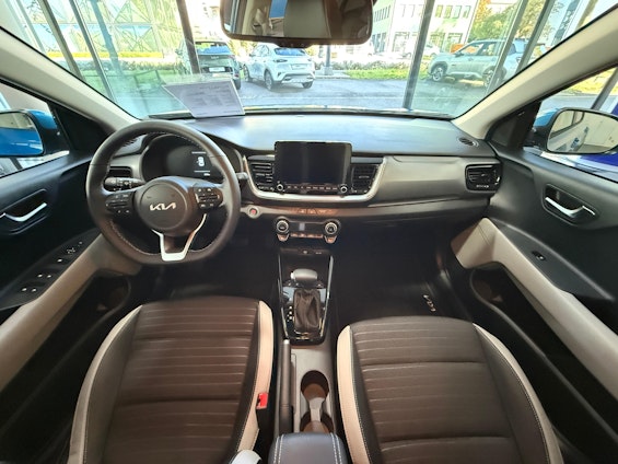 Vehicle image 10 Vehicle image 10