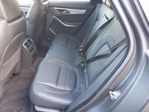 Jaguar F-Pace P250 R-Dynamic SE 4x4 (crochet)