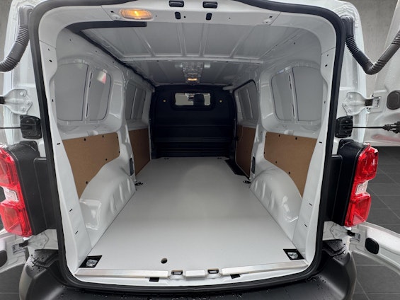 Vehicle image 8 Vehicle image 8