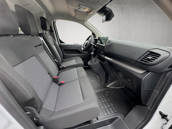 Vehicle image 9 Vehicle image 9