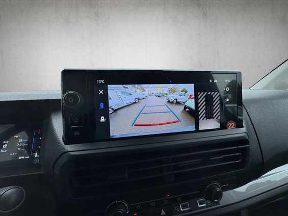 Vehicle image 14 Vehicle image 14