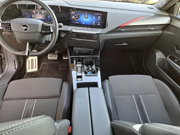 Opel Astra 1.6 T PHEV 180cv Swiss Plus