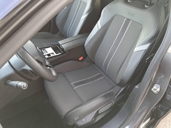 Vehicle image 8 Vehicle image 8