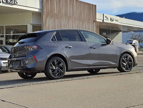 Vehicle image 5 Vehicle image 5