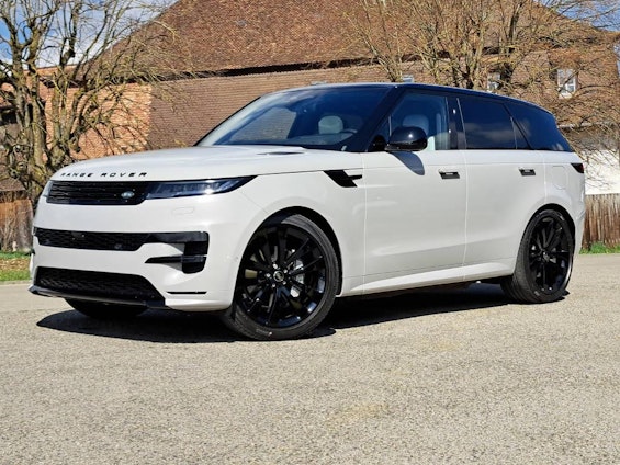 First vehicle image