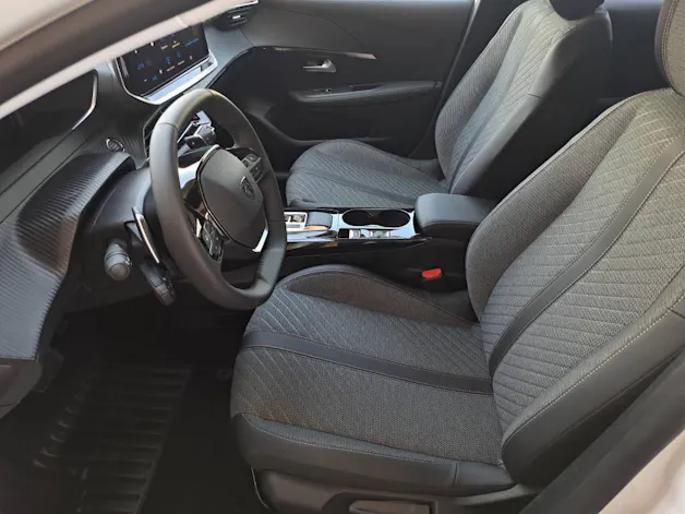 Peugeot 208 1.2 Hybrid 110cv Allure