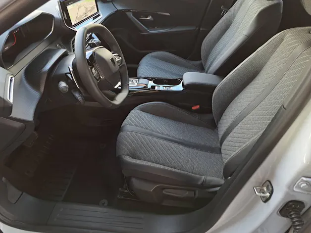 Peugeot 2008 1.2 Hybrid 145cv Allure