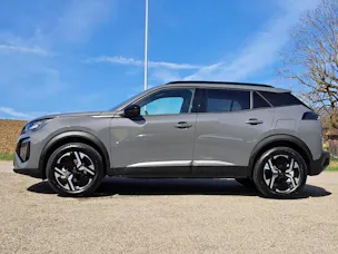 Peugeot 2008 1.2 Hybrid 145cv Allure Premium