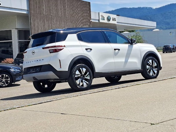 Vehicle image 5 Vehicle image 5