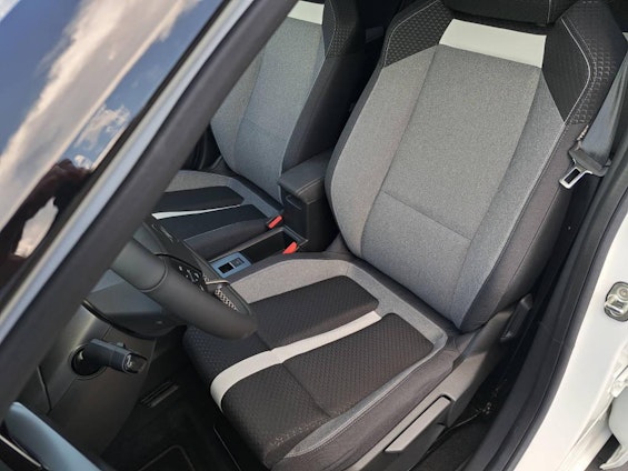 Vehicle image 8 Vehicle image 8