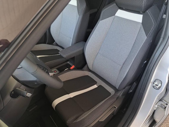 Vehicle image 8 Vehicle image 8