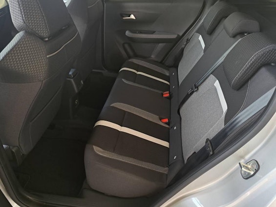 Vehicle image 9 Vehicle image 9