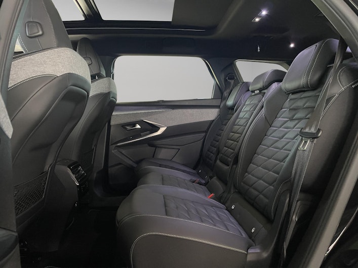 Vehicle image PEUGEOT 5008