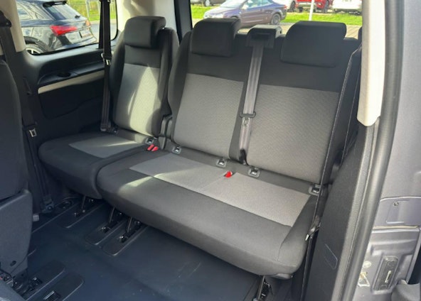 Vehicle image 9 Vehicle image 9