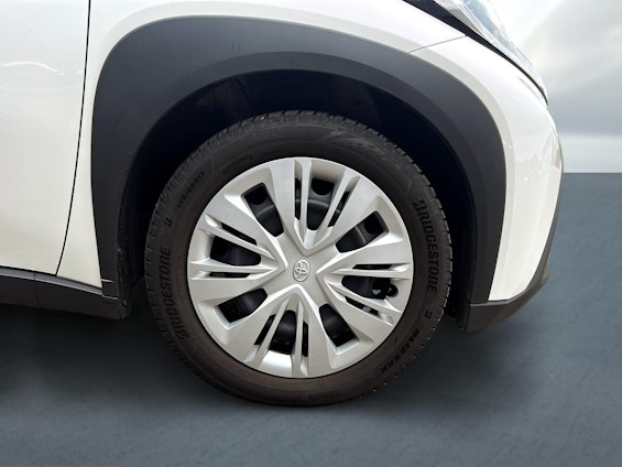 Vehicle image 9