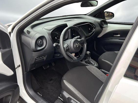 Vehicle image 6