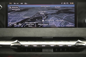 Vehicle image DS AUTOMOBILES 4 1.6 E-Tense Ligne Noire