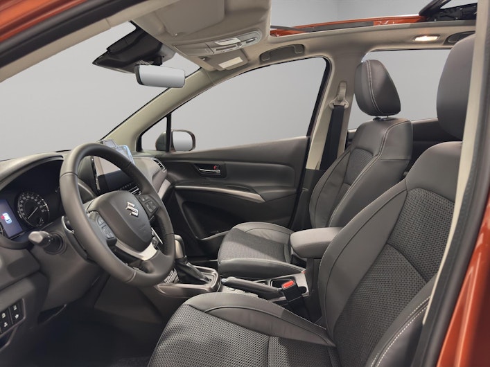 Vehicle image SUZUKI S-CROSS