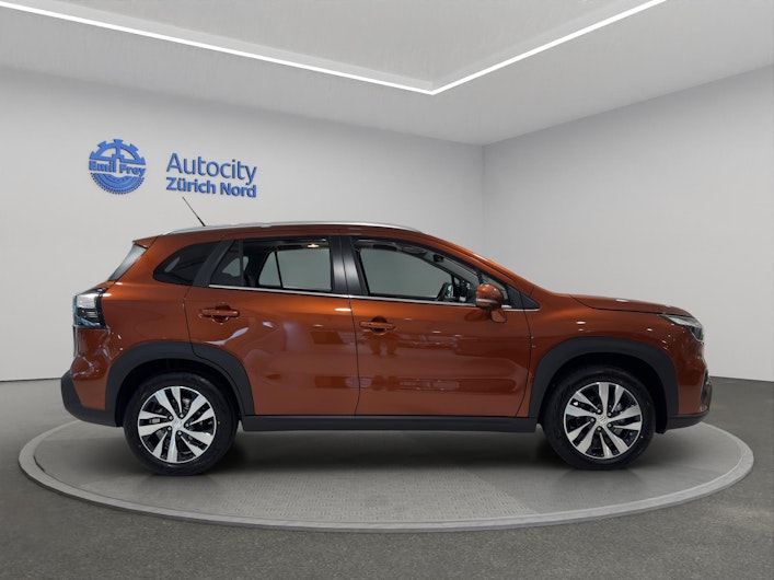 Vehicle image SUZUKI S-CROSS