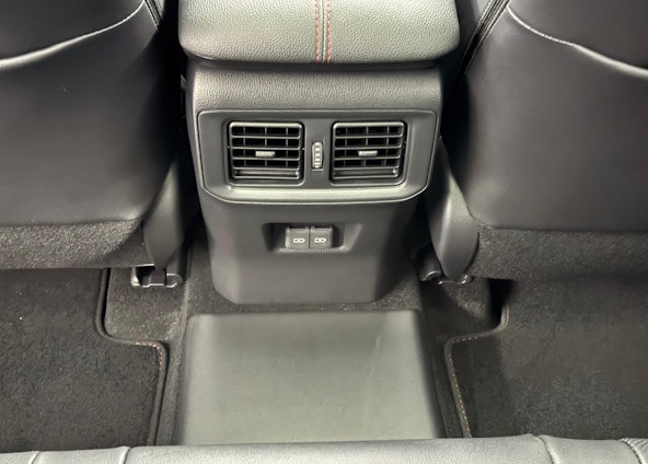 Vehicle image 17 Vehicle image 17