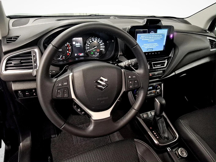 Fahrzeugbild SUZUKI S-CROSS