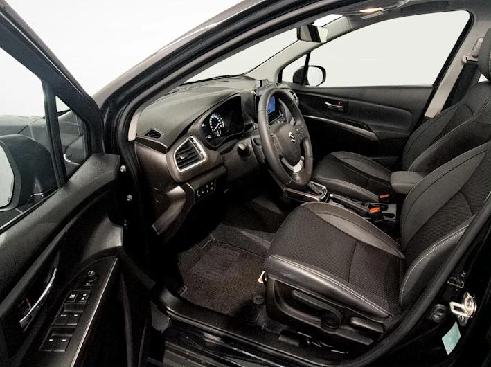 Fahrzeugbild SUZUKI S-CROSS