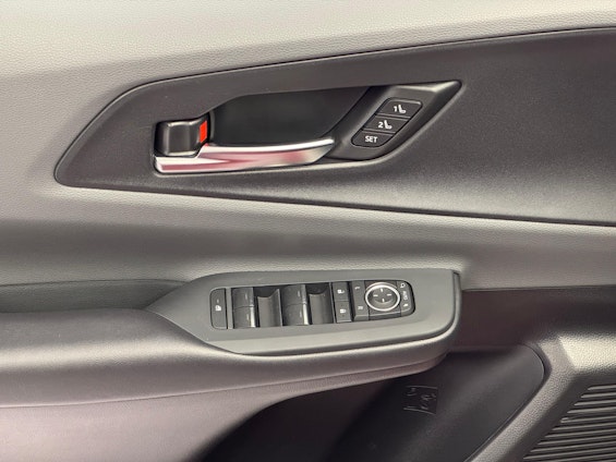 Vehicle image 15 Vehicle image 15