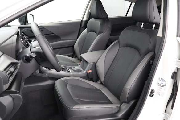 SUBARU Crosstrek 2.0i e-Boxer Luxury 2