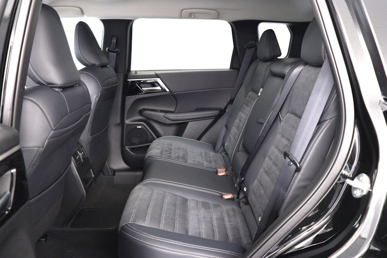 Vehicle image MITSUBISHI OUTLANDER