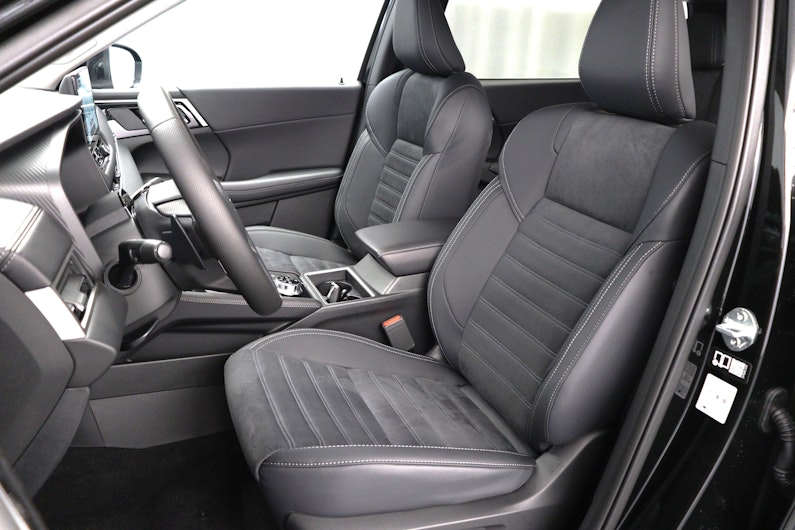 Vehicle image MITSUBISHI OUTLANDER