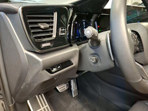 https://vehicle.imgix.net/4026304/d977bfce-ddc8-4705-aa2d-25dee5b4410a.jpg