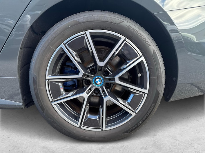 Vehicle image BMW i4