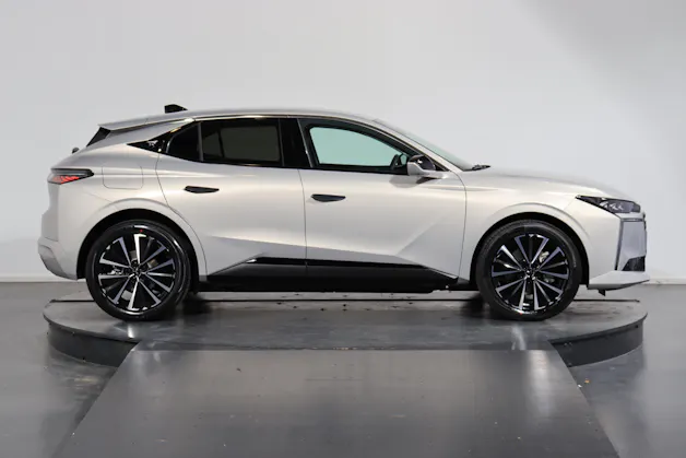 DS Automobiles No4 E-Tense Étoile Alcantara