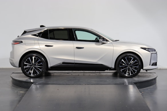 DS AUTOMOBILES No4 E-Tense Étoile Alcantara 1