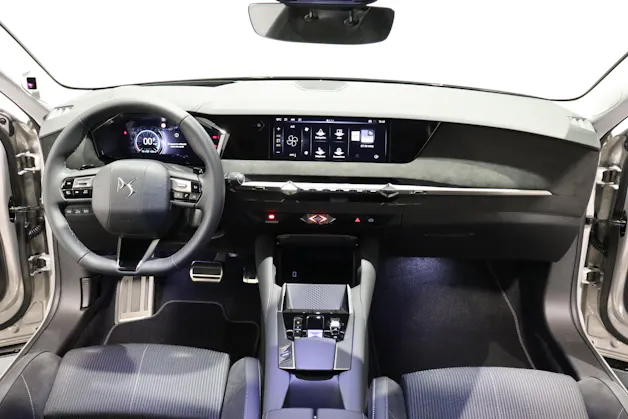 DS Automobiles No4 E-Tense Étoile Alcantara
