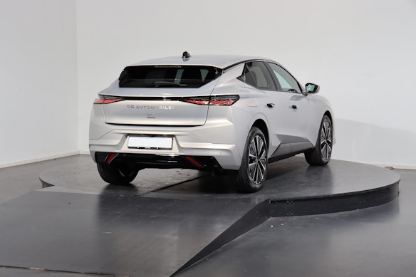 DS AUTOMOBILES No4 E-Tense Étoile Alcantara 2