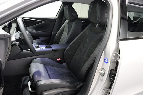 DS AUTOMOBILES No4 E-Tense Étoile Alcantara 3