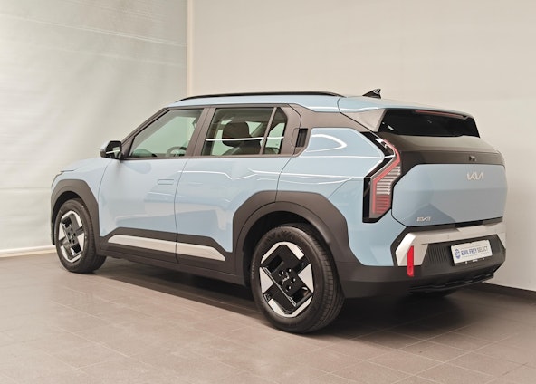 Vehicle image 4 Vehicle image 4