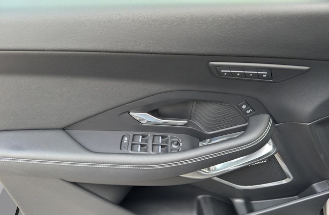 Vehicle image 8 Vehicle image 8