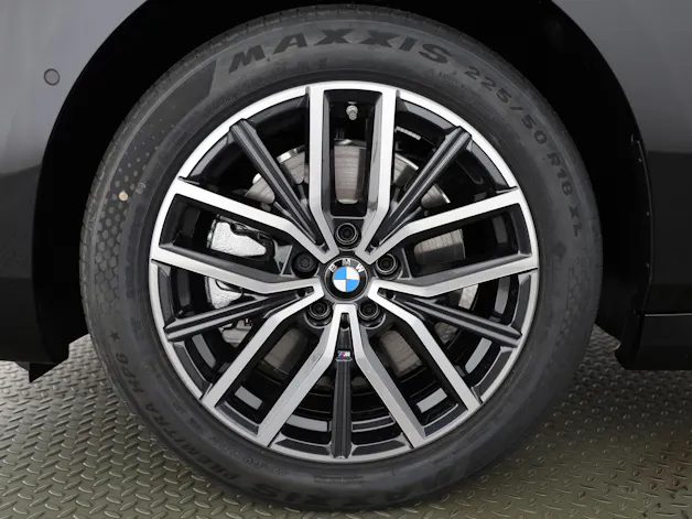 BMW 230e xDrive paddles Active Tourer