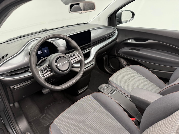 Vehicle image FIAT 500