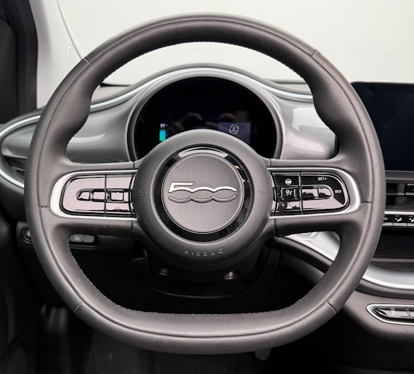 Vehicle image FIAT 500